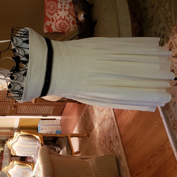 BCBG MAXAZRIA MINI STRAPLESS DRESS. - Picture 3 of 4